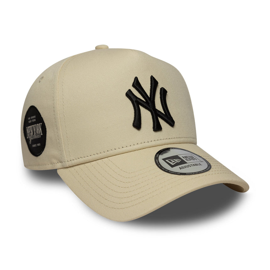 Cappellino New York Yankees, beige, patch laterale, modello A-frame, New Era, 9FORTY