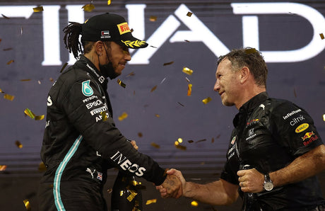 Horner: “Hamilton sta bene in rosso, e questo fa bene anche alla F1!”