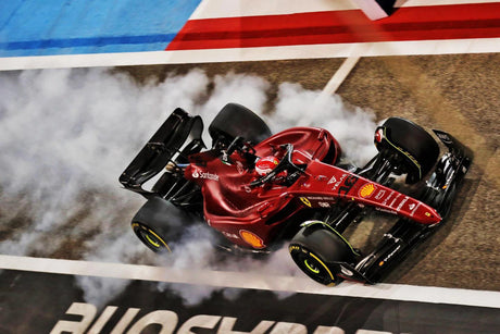 Hamilton Sbaglia Clamorosamente il Traguardo in Azerbaijan!