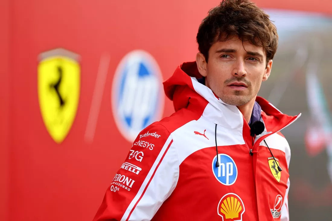 Leclerc aggiorna il software del volante Ferrari nel 2026