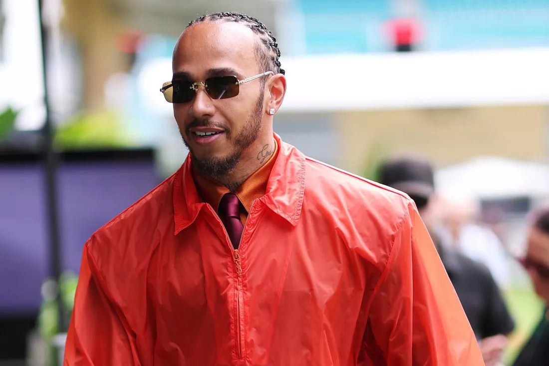 Hamilton festeggia un podio amaro dopo la rimonta in Malesia