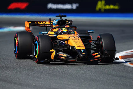 McLaren testa la MCL60 a Portimao
