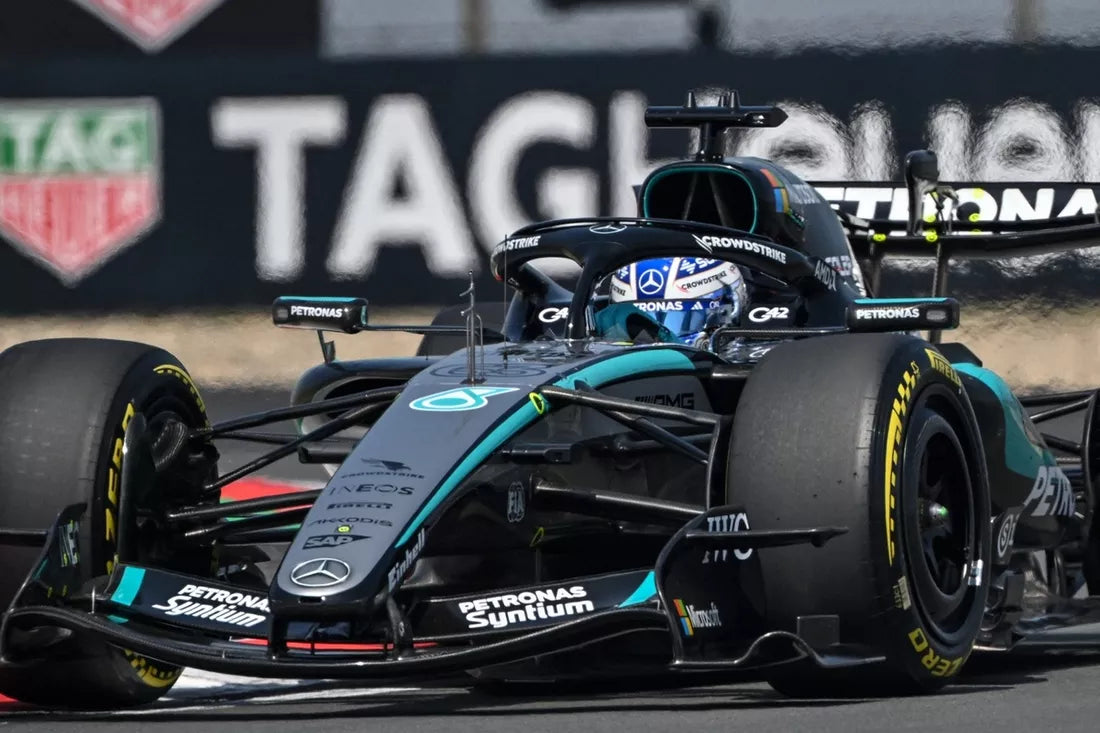 Russell guida le libere con Ferrari vicina