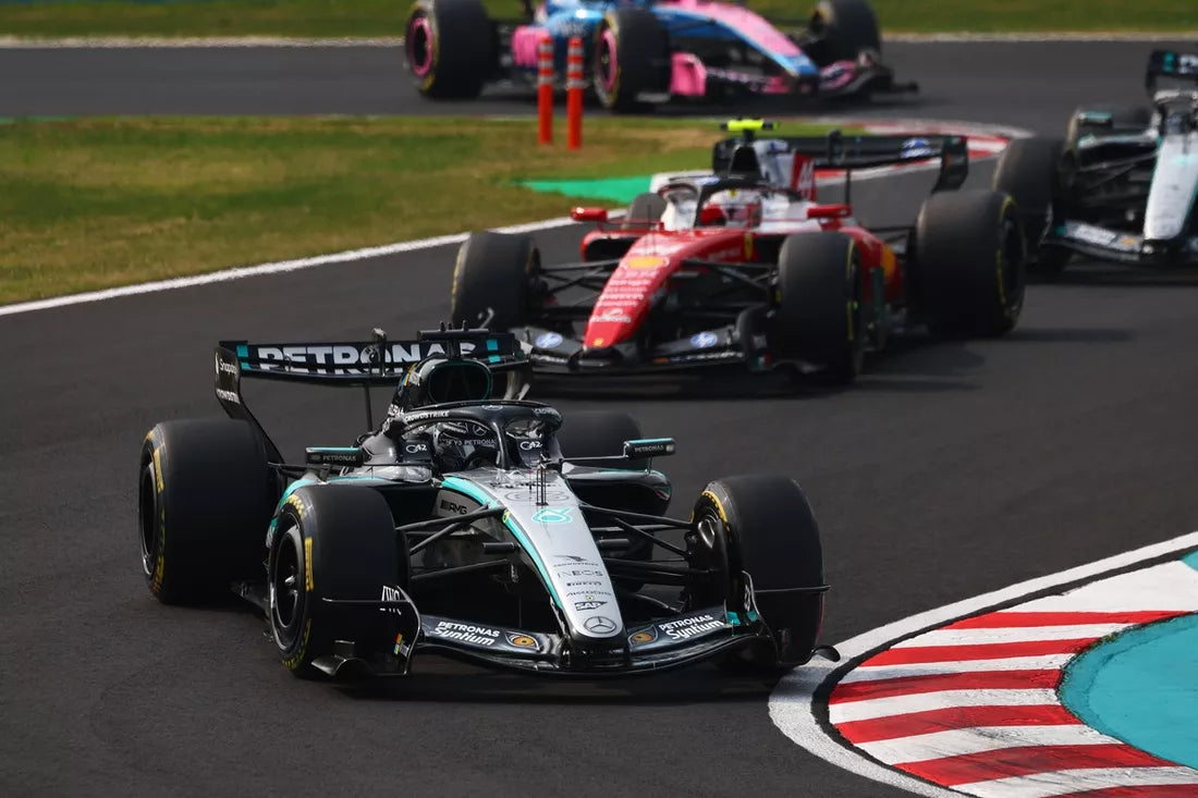 Verstappen e Hamilton, la sfida Mercedes a Sepang