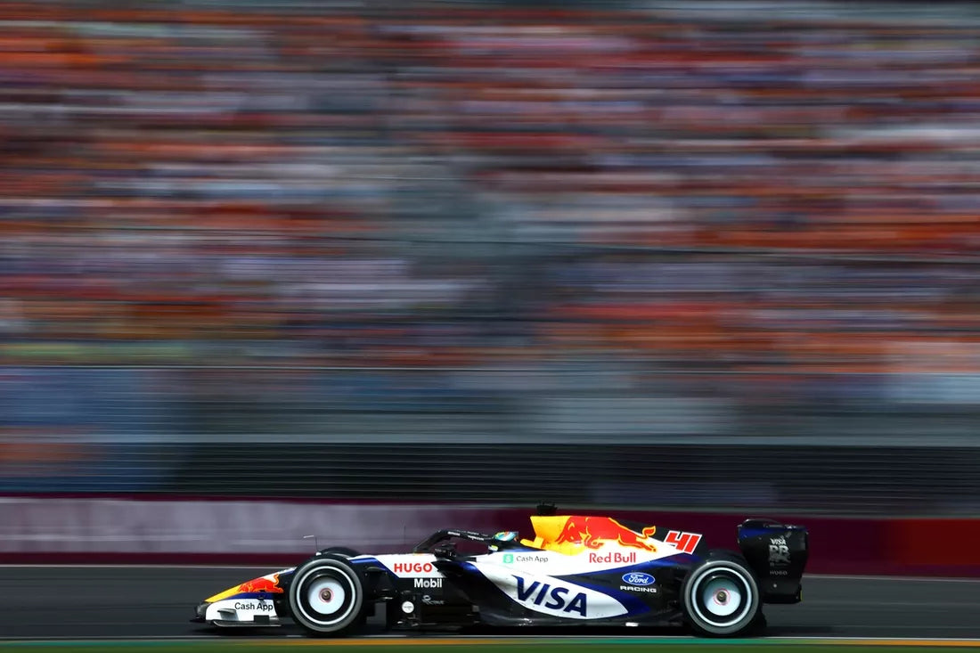 Lawson torna con Racing Bulls dopo l’incidente di Lindblad a Baku