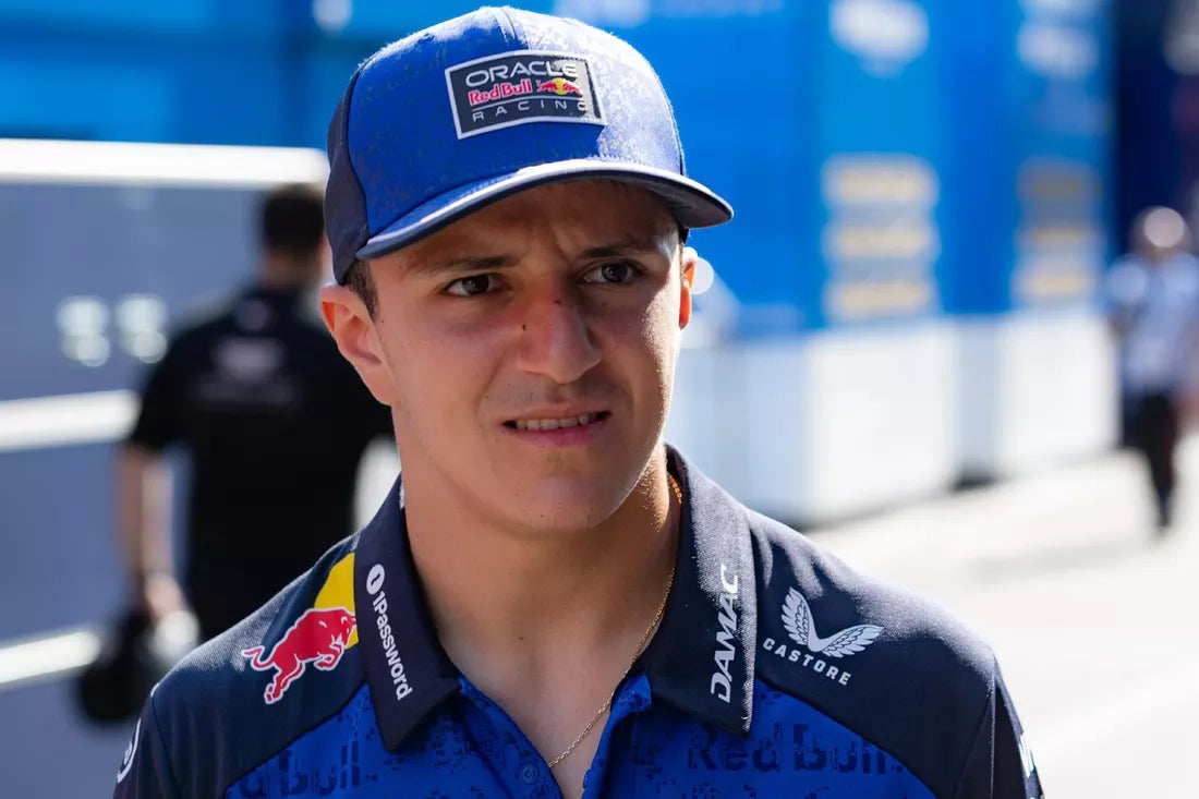 Hadjar supera Verstappen nello scambio per il secondo posto a Baku