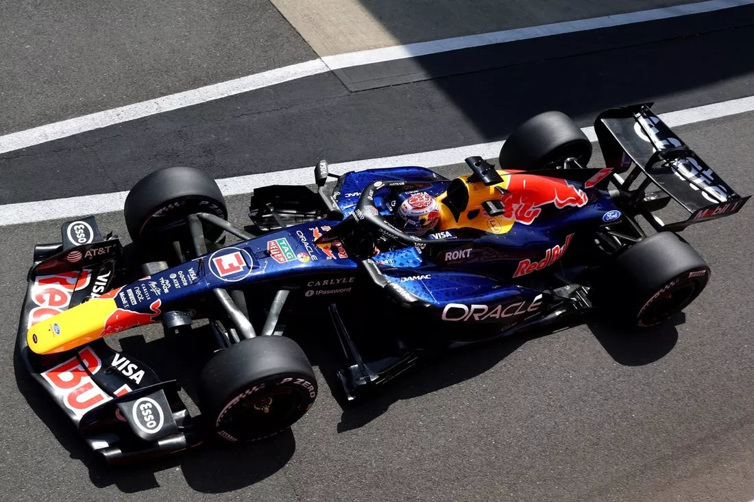 Verstappen conquista la prima pole del 2026