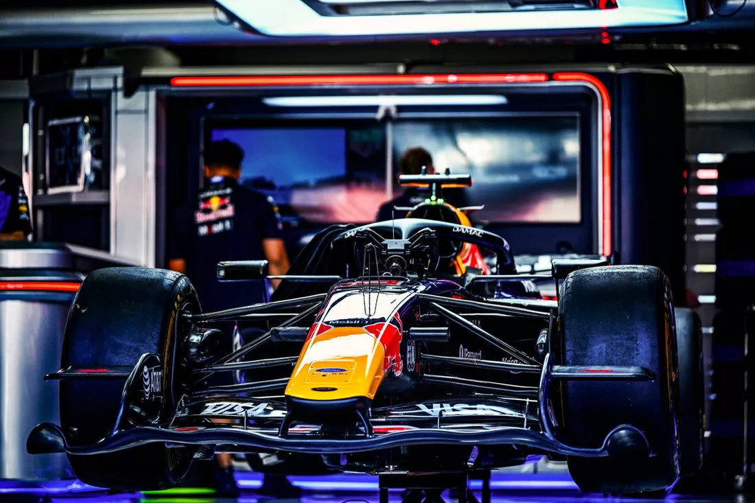 Red Bull ordina a Verstappen di restituire due posizioni