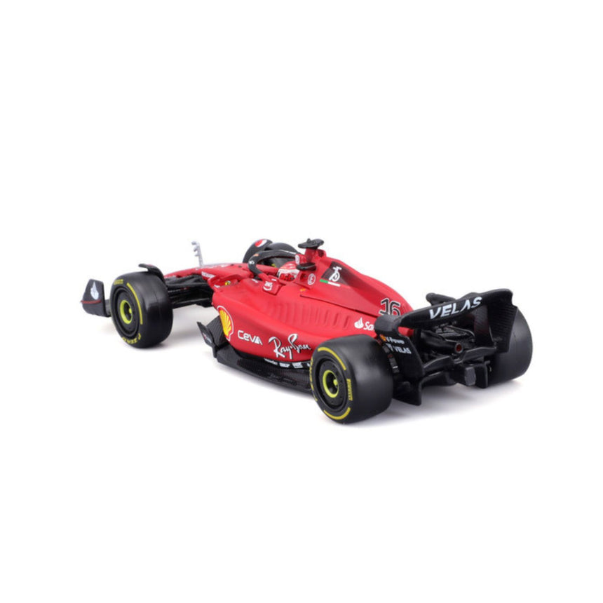 Modellino Ferrari F1, con casco, F1-75, bburago, 1:43, Carlos Sainz