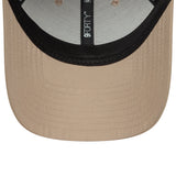 Cappellino New Era 9FORTY dei New York Yankees, essenziale, marrone pastello.