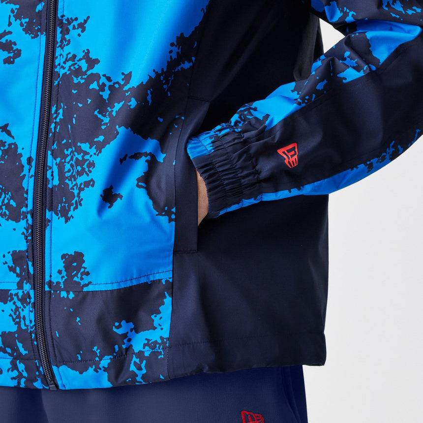 Giacca Red Bull Racing, Windrunner, New Era, motivo mimetico, blu