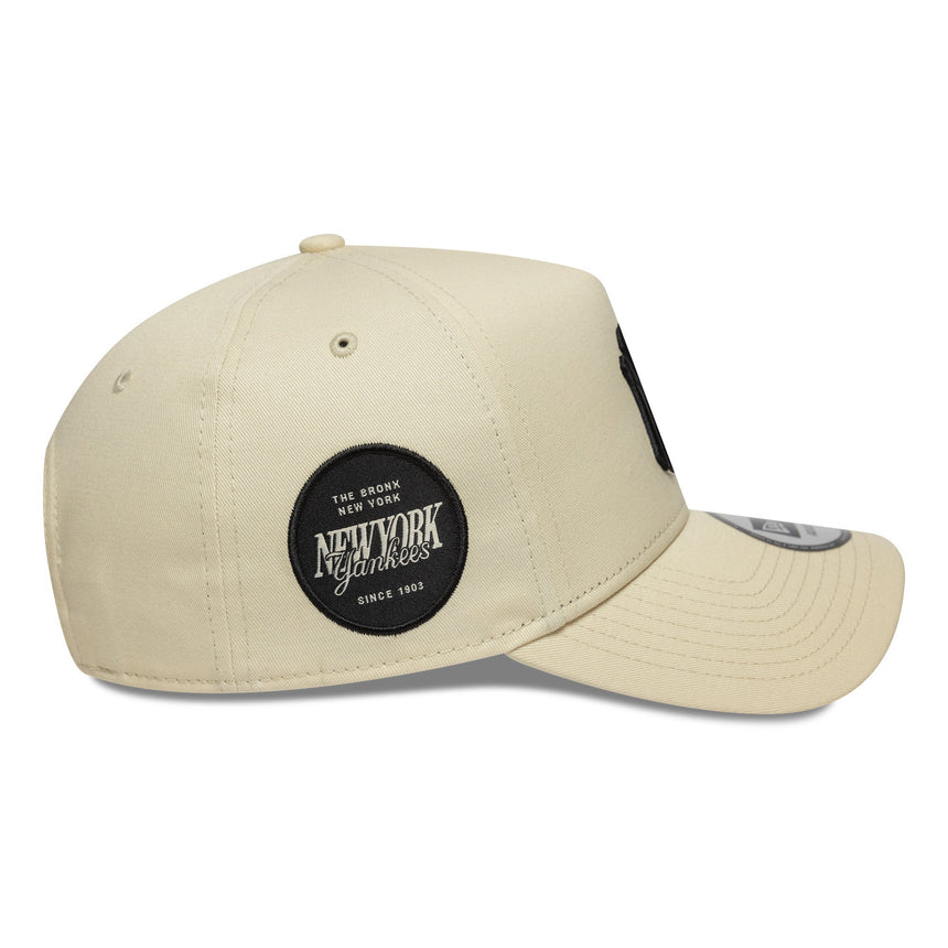 Cappellino New York Yankees, beige, patch laterale, modello A-frame, New Era, 9FORTY